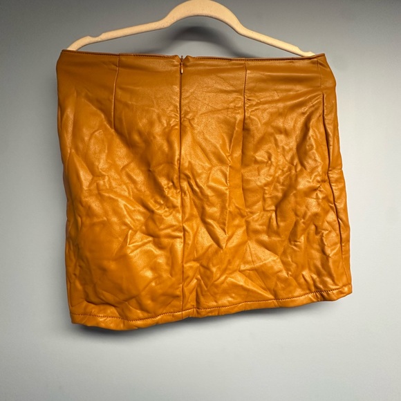 Leather skirt - Picture 2 of 3